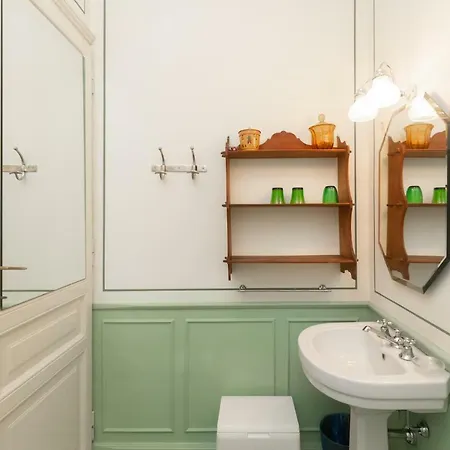 Nizza Bourgeois Family Daire *