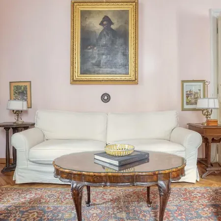 Nizza Bourgeois Family Roma